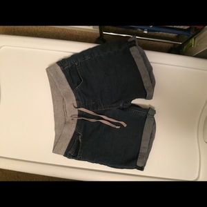 Drawstring waist shorts